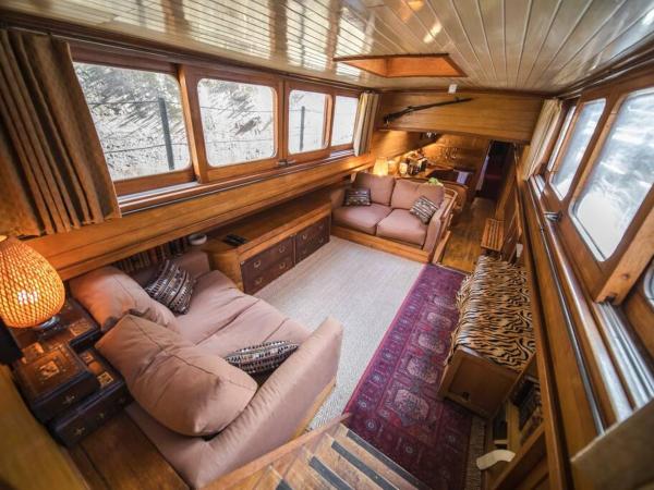 Classic riverboat in the center of Paris : photo 1 de la chambre mobile home