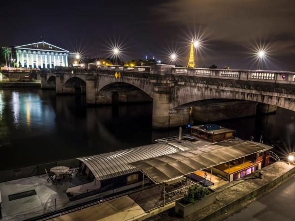 Classic riverboat in the center of Paris : photo 4 de la chambre mobile home