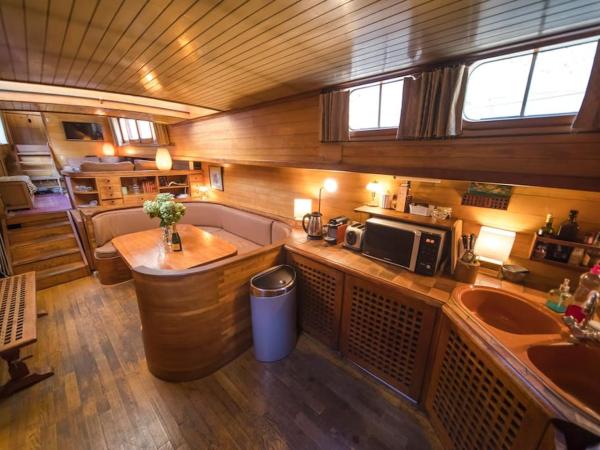 Classic riverboat in the center of Paris : photo 5 de la chambre mobile home