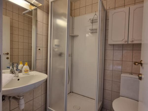 Fabryka : photo 5 de la chambre chambre double avec salle de bains privative