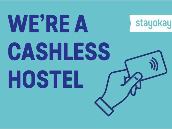 Stayokay Hostel Maastricht : photo 2 de la chambre chambre lits jumeaux Économique avec lits superposés et salle de bains privative avec douche 