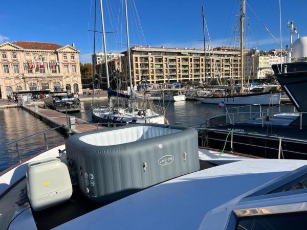 Nuit insolite à bord d'un Yacht : photo 8 de la chambre cabine familiale dans un bateau