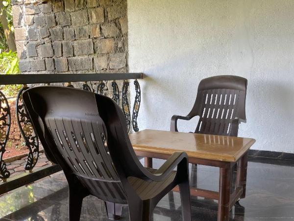 The Green Gate Resort Mulshi : photo 2 de la chambre super deluxe lake view - no stags allowed