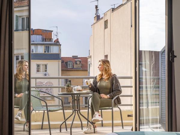 Hotel Nice Riviera : photo 1 de la chambre chambre double exécutive avec terrasse - avec 1h d’accès gratuit à la piscine et au sauna