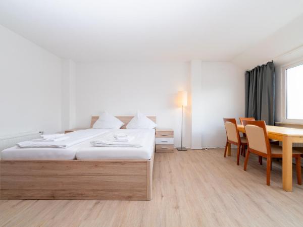 G & L Hotel Dortmund : photo 2 de la chambre chambre familiale