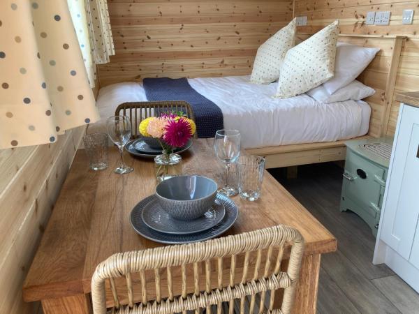 Shepherd's Huts in Barley Meadow at Spring Hill Farm : photo 9 de la chambre tente