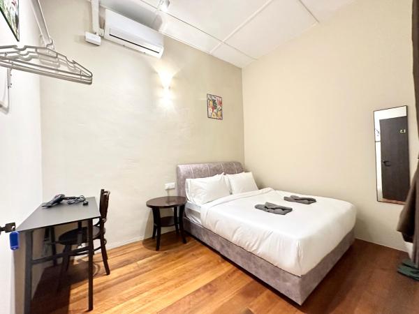 Madras Inn 58-1 : photo 9 de la chambre chambre double avec salle de bains commune