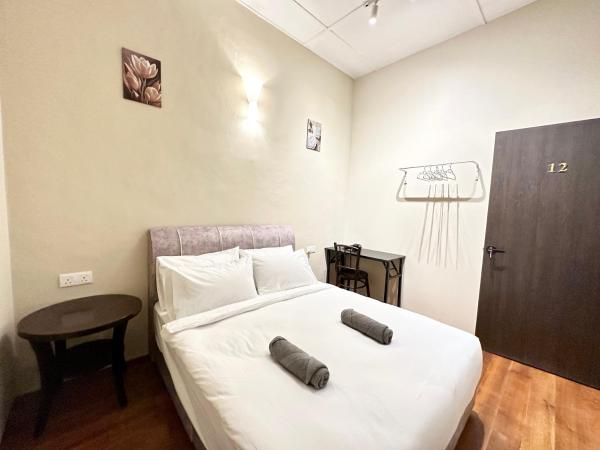 Madras Inn 58-1 : photo 10 de la chambre chambre double avec salle de bains commune