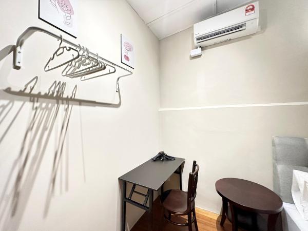 Madras Inn 58-1 : photo 8 de la chambre chambre double avec salle de bains commune