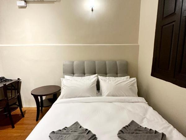 Madras Inn 58-1 : photo 9 de la chambre chambre double avec salle de bains commune