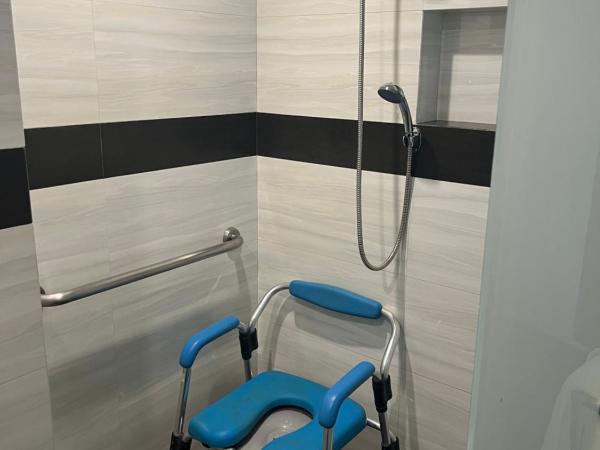 Hotel Real Alameda de Queretaro : photo 1 de la chambre chambre lits jumeaux pour personnes à mobilité réduite