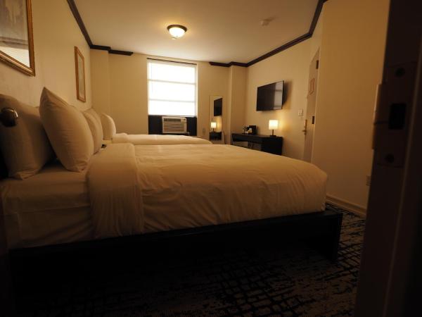 Night Hotel Broadway : photo 8 de la chambre gold, 2 full beds