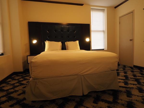 Night Hotel Broadway : photo 5 de la chambre gold, 1 queen bed