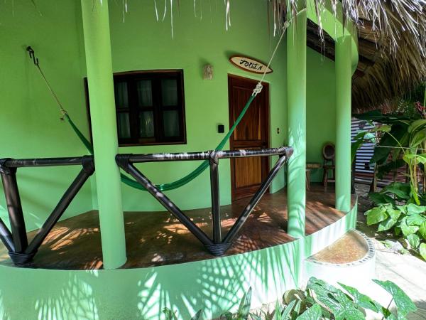 One Love Hostal Puerto Escondido : photo 3 de la chambre bungalow