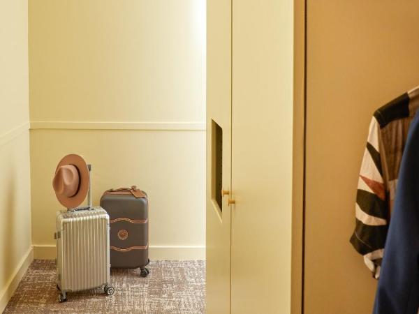 Hotel Indigo Bordeaux Centre Chartrons, an IHG Hotel : photo 9 de la chambre suite lit king-size avec canapé-lit