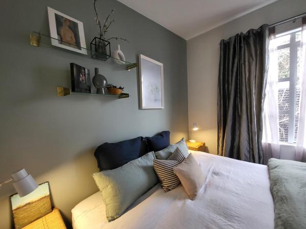 Artist Photographers Home Studio : photo 1 de la chambre chambre double ou lits jumeaux avec salle de bains privative