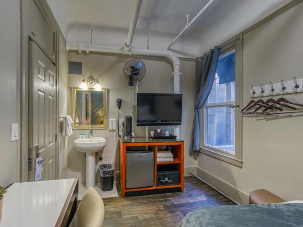 Ram's Hotel : photo 6 de la chambre chambre double standard avec salle de bains commune