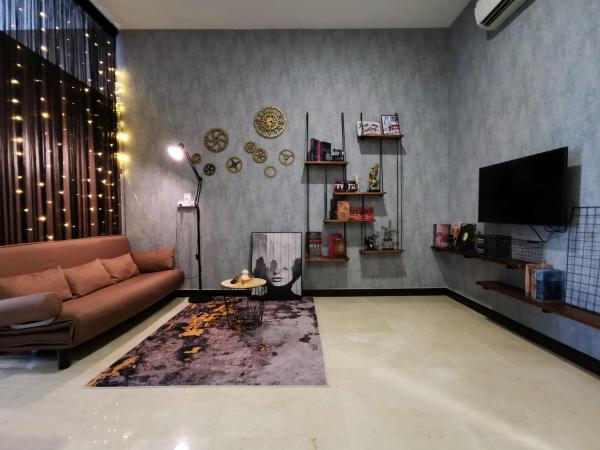 Attic Home Melaka Silverscape Residence & Jonker : photo 4 de la chambre deluxe king studio (private bathtub and city view)