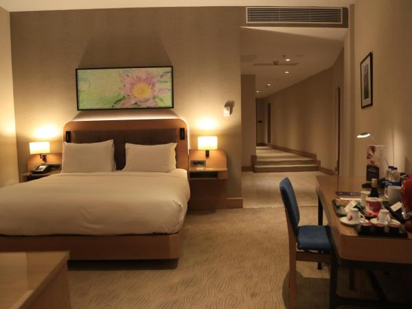 DoubleTree by Hilton Hotel Istanbul - Tuzla : photo 2 de la chambre chambre lit queen-size