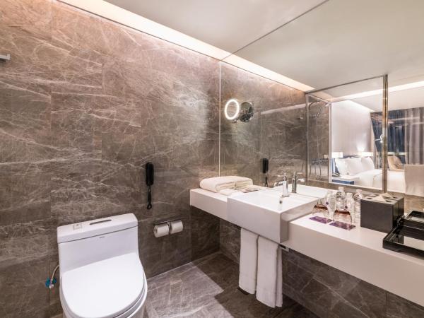 Grand Mercure Shanghai Century Park - Free shuttle bus to SNIEC : photo 1 de la chambre chambre lit king-size supérieure