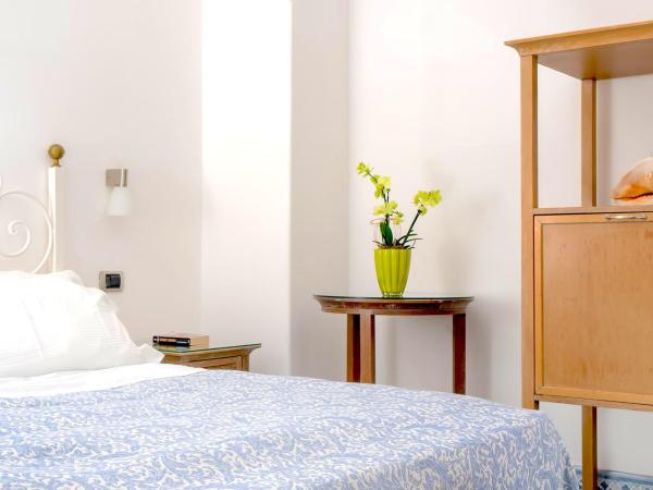 Hotel La Floridiana : photo 6 de la chambre chambre double ou lits jumeaux - vue sur jardin