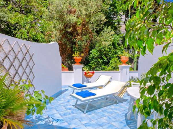Hotel La Floridiana : photo 3 de la chambre chambre double ou lits jumeaux - vue sur jardin
