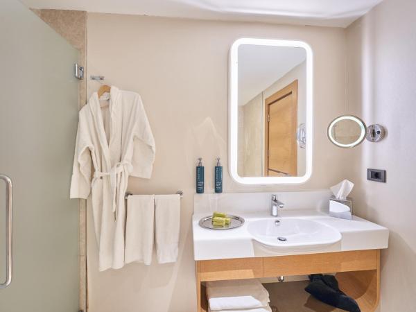 DoubleTree by Hilton Hotel Istanbul - Tuzla : photo 4 de la chambre suite 1 chambre lit king-size