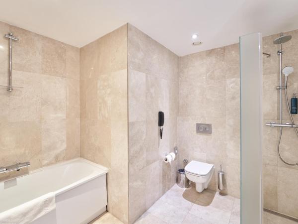 DoubleTree by Hilton Hotel Istanbul - Tuzla : photo 5 de la chambre suite 1 chambre lit king-size