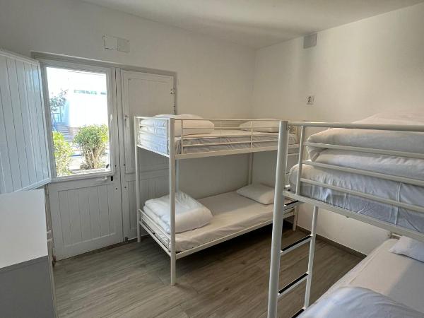BLife Faro Beach Hostel : photo 9 de la chambre lit dans dortoir de 8 lits
