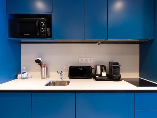 Staybridge Suites - Cannes Centre by IHG : photo 4 de la chambre suite studio lit queen-size avec balcon