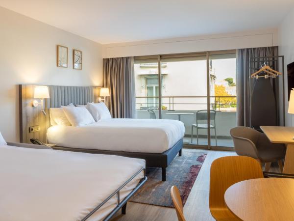 Staybridge Suites - Cannes Centre, an IHG Hotel : photo 2 de la chambre suite studio lit queen-size avec balcon et canapé-lit