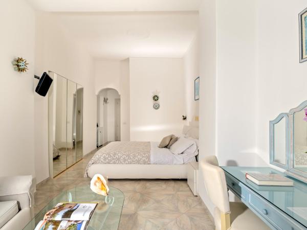 Hotel La Floridiana : photo 4 de la chambre chambre double ou lits jumeaux supérieure - vue sur mer