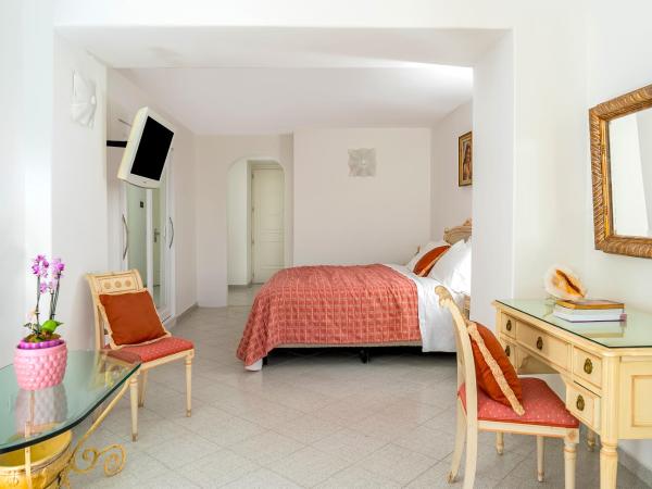 Hotel La Floridiana : photo 6 de la chambre chambre double deluxe avec terrasse et bain à remous extérieur - vue partielle sur mer