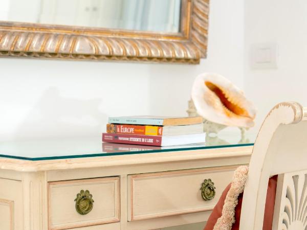 Hotel La Floridiana : photo 3 de la chambre chambre double deluxe avec terrasse et bain à remous extérieur - vue partielle sur mer