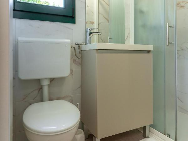 Camping Glavotok : photo 10 de la chambre bungalow supérieur