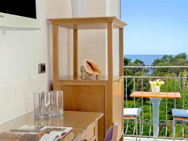 Hotel La Floridiana : photo 3 de la chambre chambre deluxe dernier Étage avec balcon et vue sur mer