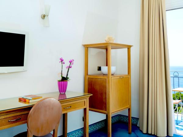 Hotel La Floridiana : photo 10 de la chambre chambre deluxe dernier Étage avec balcon et vue sur mer