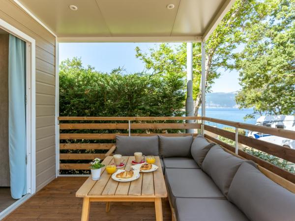 Camping Glavotok : photo 2 de la chambre chambre double deluxe - vue sur mer