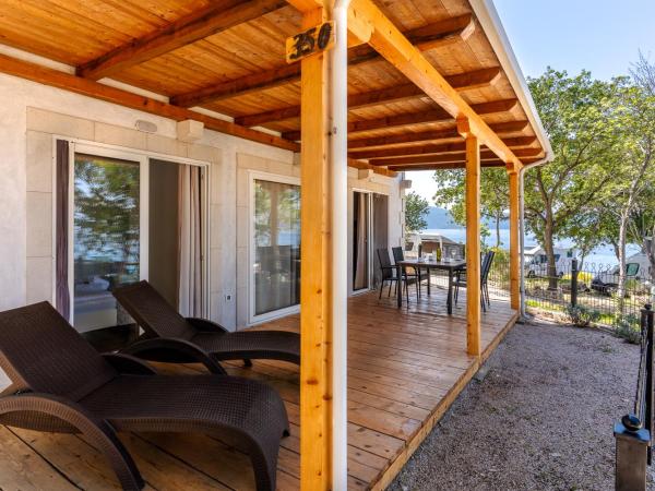 Camping Glavotok : photo 2 de la chambre villa with  terrace and sea view