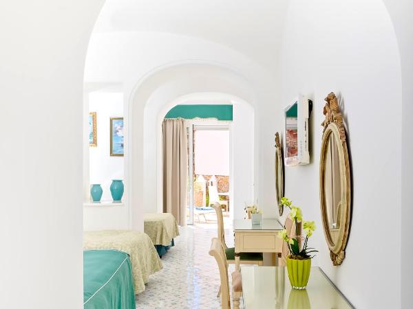 Hotel La Floridiana : photo 5 de la chambre chambre prestige - vue sur mer et terrasse