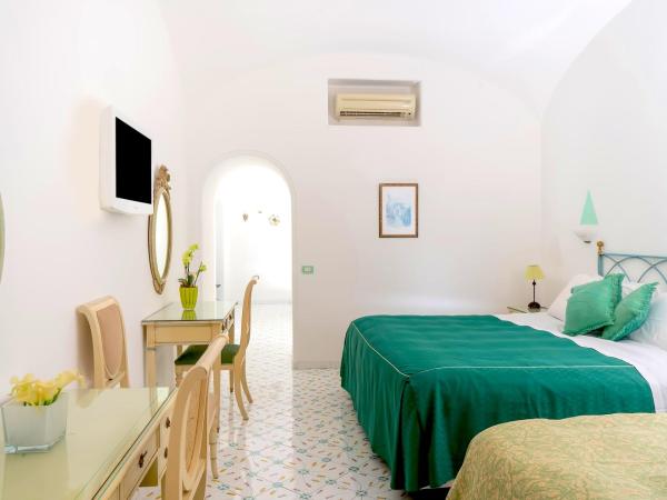 Hotel La Floridiana : photo 7 de la chambre chambre prestige - vue sur mer et terrasse