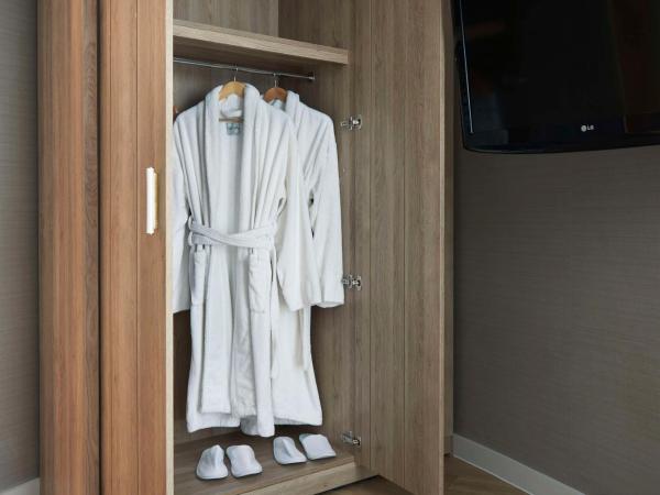 DoubleTree By Hilton London Excel : photo 3 de la chambre chambre lit queen-size de luxe avec vue