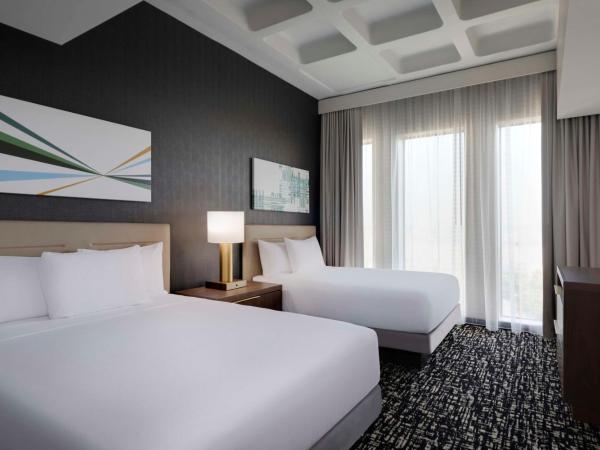 Hyatt House LAX Century Blvs : photo 1 de la chambre suite 1 chambre lit king-size avec canapé-lit et cuisine