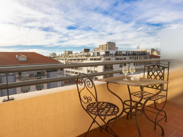 Hôtel Vendôme : photo 7 de la chambre chambre double avec terrasse