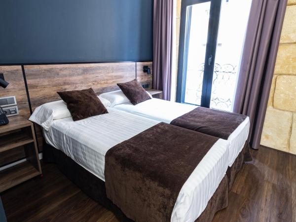 Hotel BH San Francisco Alicante : photo 2 de la chambre chambre lits jumeaux plus - vue sur ville