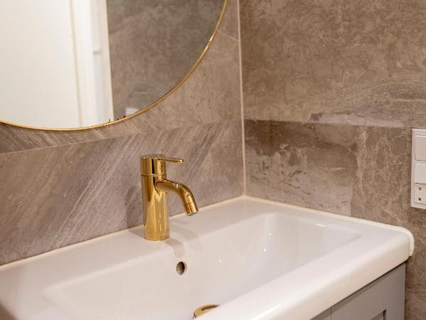 A Hotels City : photo 4 de la chambre chambre simple avec salle de bains commune