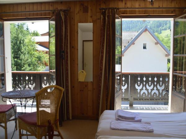 Hotel Le Genepy : photo 1 de la chambre chambre lits jumeaux spacieuse