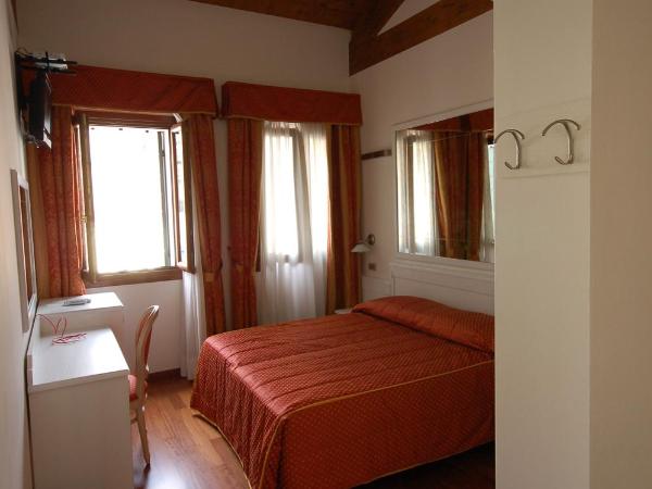 Casanova Fourrooms : photo 7 de la chambre chambre double ou lits jumeaux avec salle de bains privative