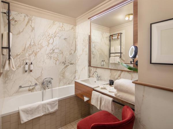 Queen's Court Hotel & Residence : photo 4 de la chambre suite familiale 2 chambres