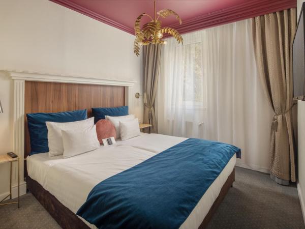 Queen's Court Hotel & Residence : photo 2 de la chambre suite familiale 2 chambres
